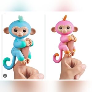 Fingerlings Wowwee Interactive Monkey Toys- Charlie & Summer Blue & Pink